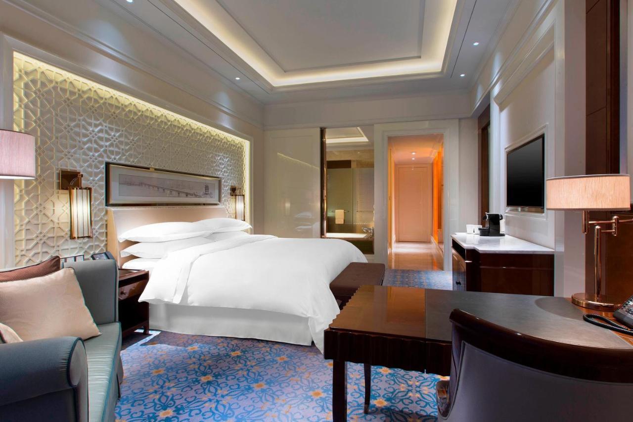 Sheraton Grand Wuhan Hankou Hotel Exteriör bild